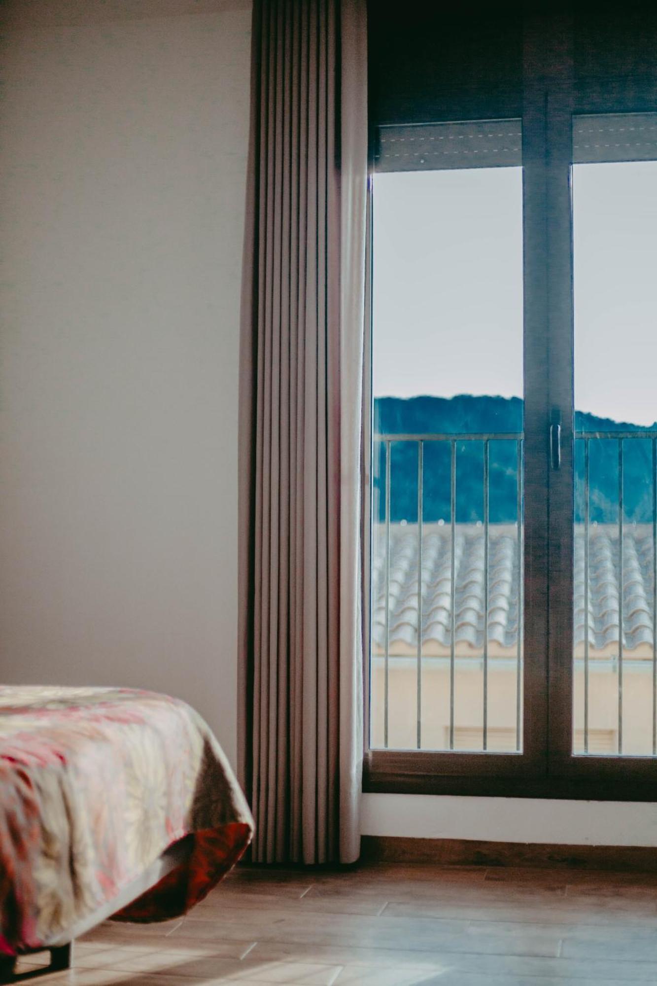 Hostal Restaurant Mussons Vins Poboleda Ngoại thất bức ảnh