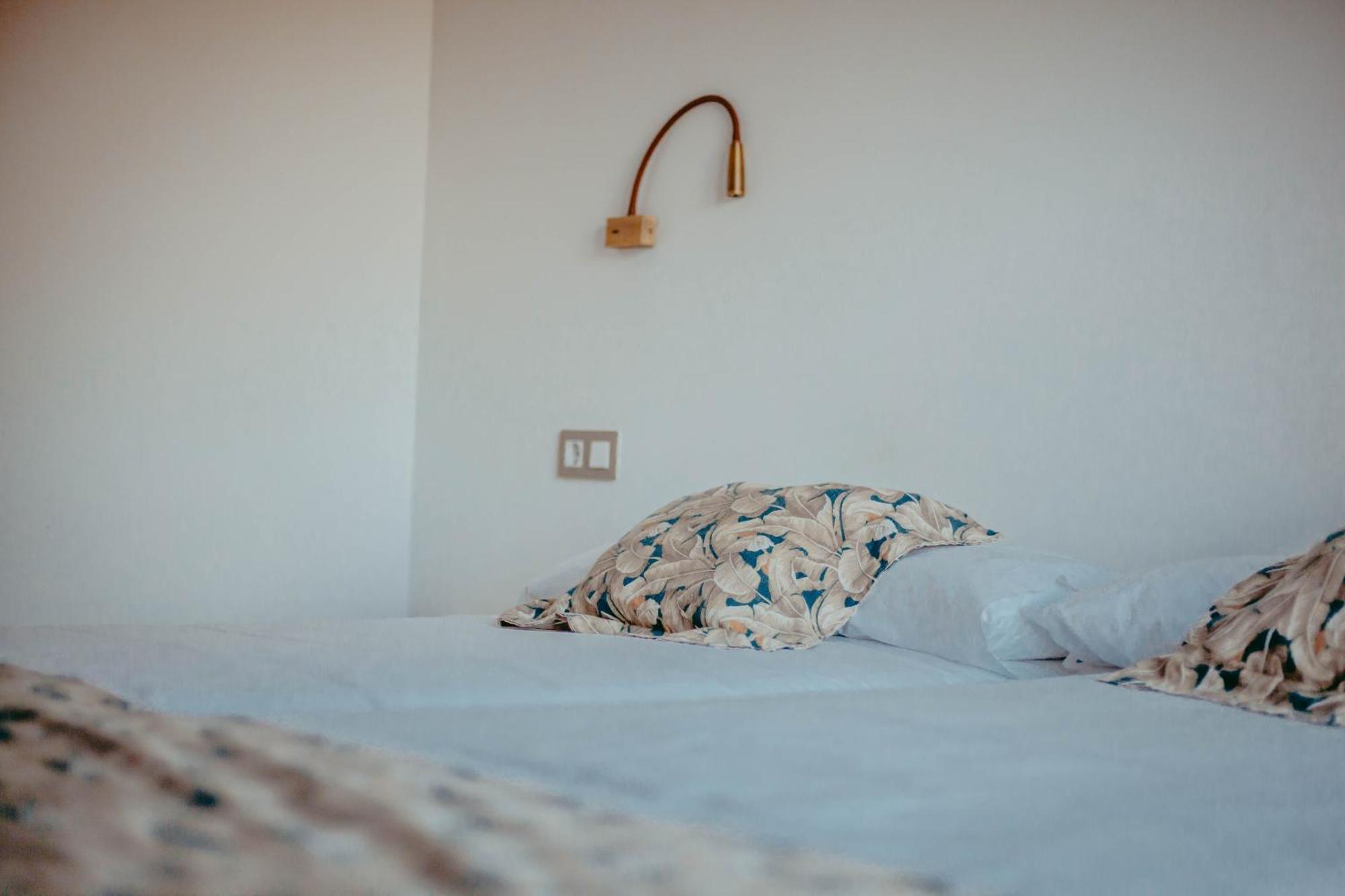 Hostal Restaurant Mussons Vins Poboleda Ngoại thất bức ảnh
