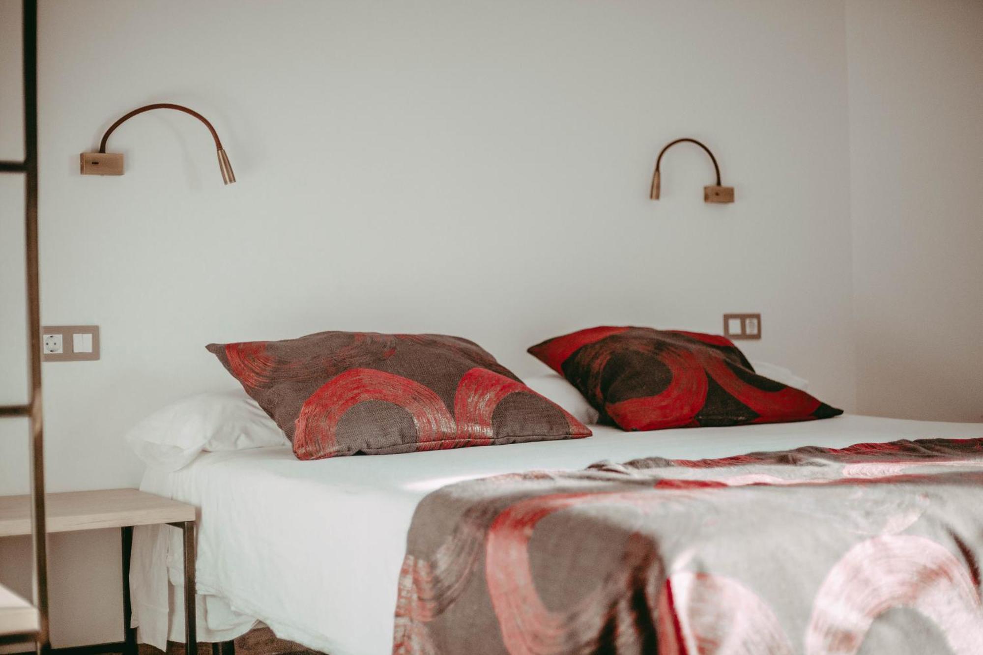 Hostal Restaurant Mussons Vins Poboleda Ngoại thất bức ảnh