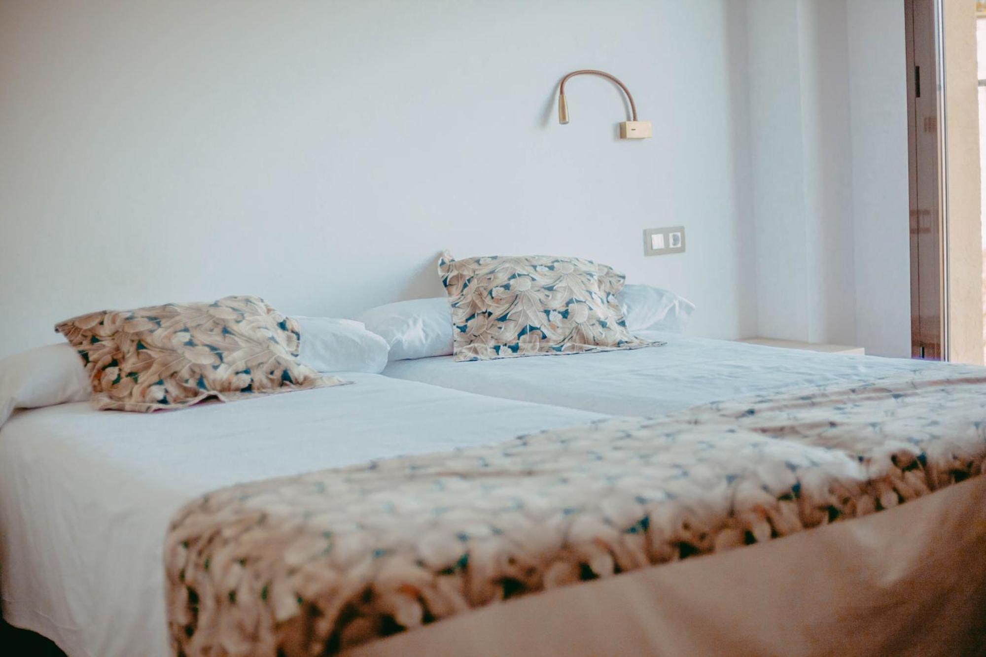 Hostal Restaurant Mussons Vins Poboleda Ngoại thất bức ảnh