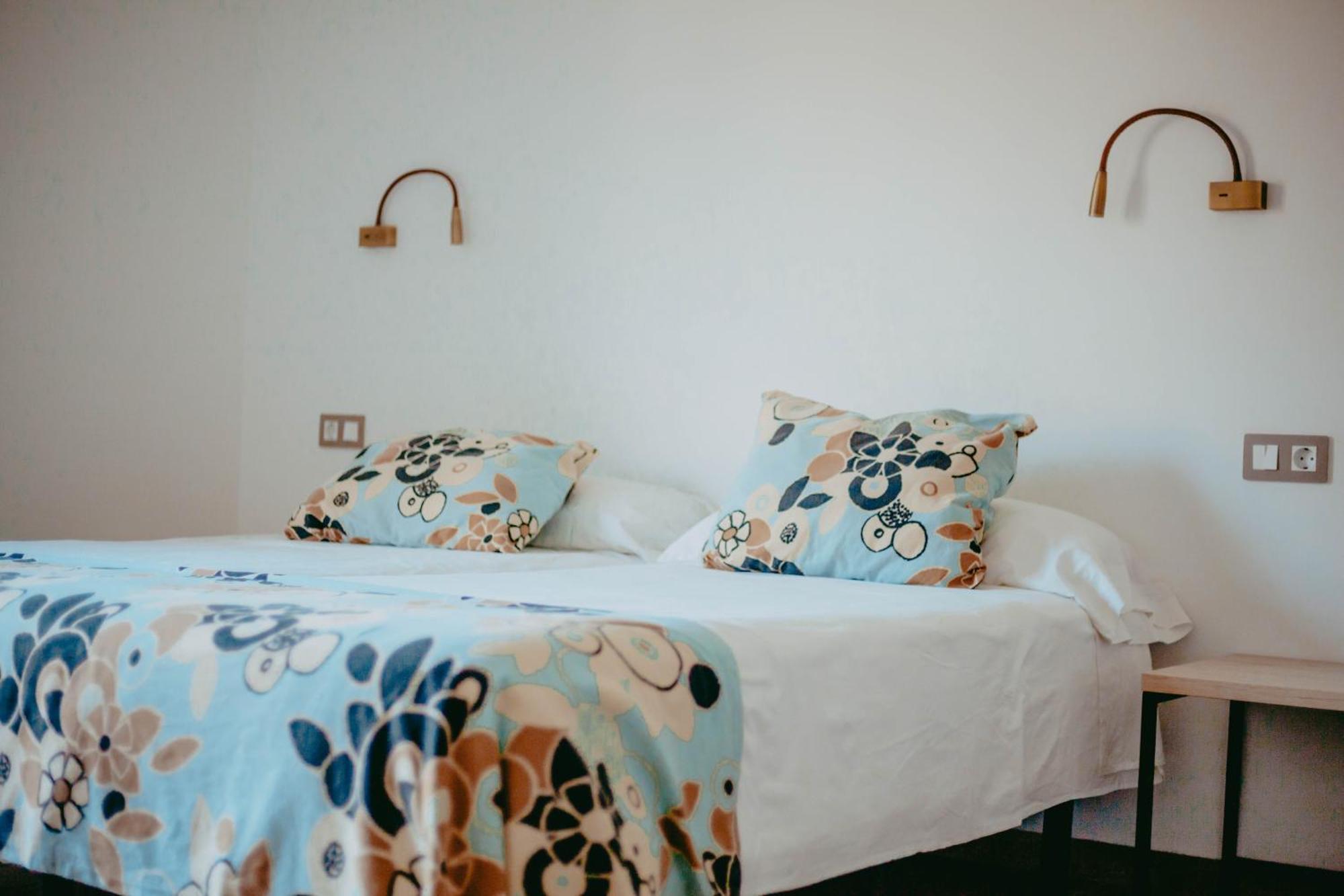 Hostal Restaurant Mussons Vins Poboleda Ngoại thất bức ảnh